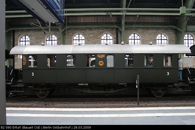 82 090 Erfurt, eine  Donnerbüchse , ehemals eingesetzt als Dienstwagen. Gebaut wurde der Wagen von Linke-Hoffman-Busch im Jahr 1922 (ex 60 50 99-17 634-5, ex DR 340-328, Eigentum Dampfbahn Mittlerer Rennsteig, Berlin Ostbahnhof 28.03.2009).