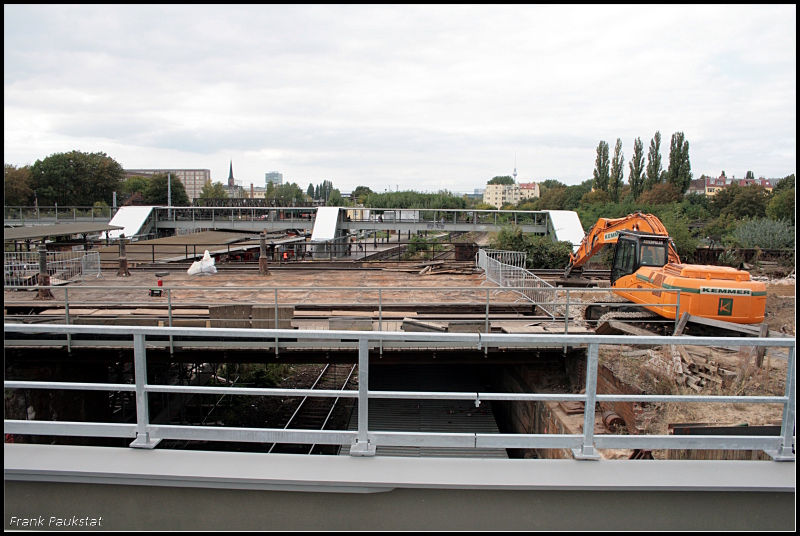 Am (R)Ostkreuz wurde der alte Bahnsteig der Ringbahn bis auf die eigendliche Trgerbrcke abgetragen (Baustelle Berlin Ostkreuz, 26.09.2009)