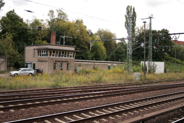  Bib  ist ein Gleisbildstellwerk von WSSB mit Spurplan und bedient auch die S-Bahn (Birkenwerder b. Berlin, 19.09.2008)