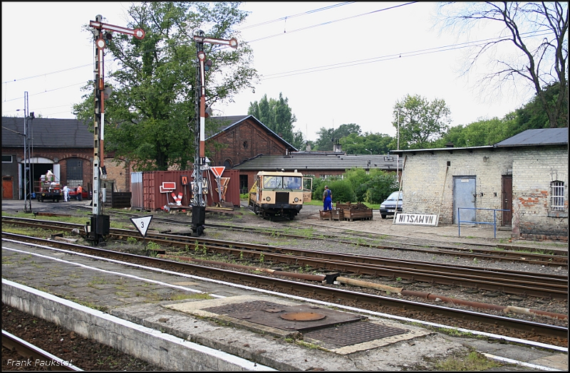 Blick auf das untere kleine Bw, hier wird ein Unkrautvernichtungszug bereit gestellt (Kostrzyn, 06.08.2009)