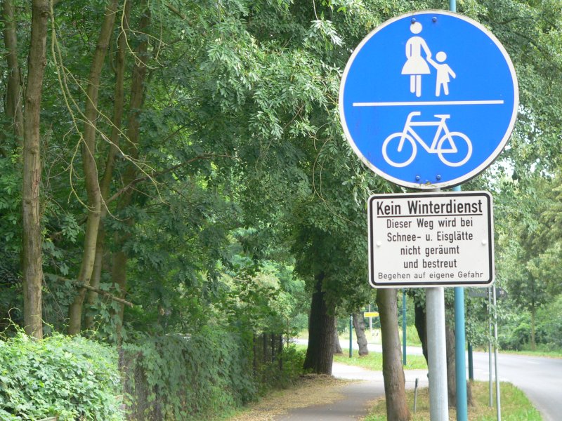 Buschm�hlenweg in Frankfurt (Oder): Benutzungspflichtig, aber ohne Winterdienst ...