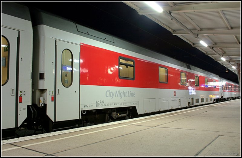 CH-CNL 61 85 06-94 207-6 WLBm ist ein Schlafwagen der CityNightLine. Gebaut wurde der Wagen bei SGP 1995 (Berlin Lichtenberg 12.10.2009)