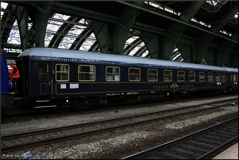 Classic Courier 56 80 10-40 112-9 Am D-DNV ist ein Reisezugwagen mit Sitzplätzen für die 1. Klasse (Berlin Ostbahnhof, 27.06.2009)