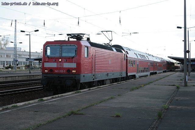 DB 143 012-3 mit dem Schönefeld-Express (DB Regio AG - RL Baden-Württemberg Stuttgart, ZWS/ZDS/FMZ/TAV + GPS; gesichtet Berlin Schönefeld, 26.04.2008).