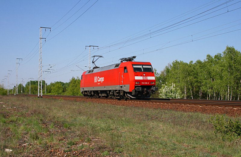 DB Cargo 152 038-6 solo unterwegs (DB Schenker Rail Deutschland AG, gesichtet Berlin Wuhlheide 24.04.2009).