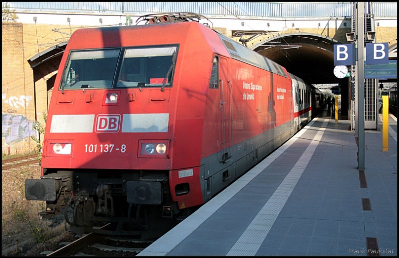 DB Fernverkehr 101 137-8 mit dem EC 179 nach Brno hl.n. (gesichtet Berlin Gesundbrunnen 13.10.2009)