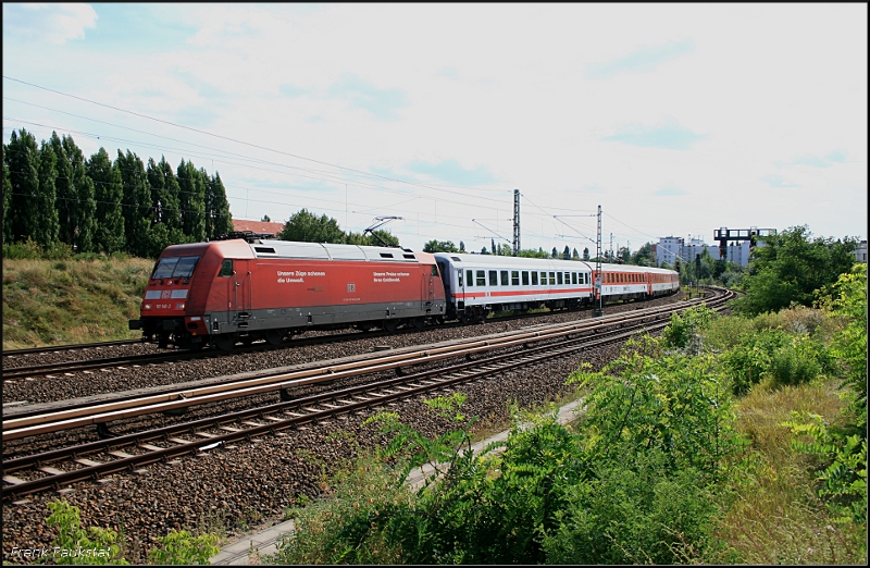 DB Fernverkehr 101 140-2  Unsere Züge schonen die Umwelt  mit dem EC 378 nach Ostseebad Binz (Berlin Bornholmer Str, 31.07.2009, NVR-Nummer 91 80 6 101 140-2 D-DB, ETCS-Lok)