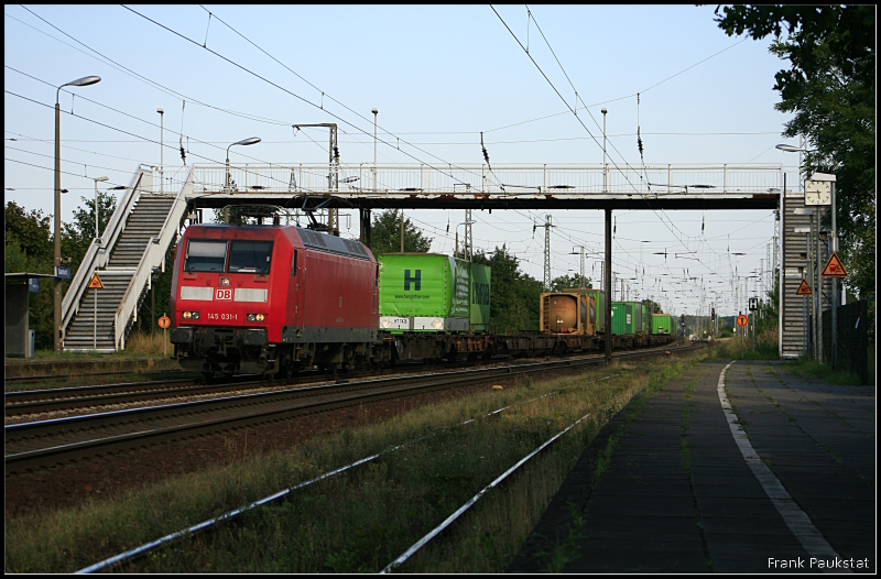 DB Schenker 145 031-1 mit Container und Sattelauflieger fuhr am 19.08.2009 durch Nuthetal-Saarmund