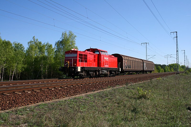 DB Schenker 298 337-7 hatte keine Probleme mit der Leistung (NVR-Nummer 98 80 3298 337-7 D-DB, ex DR 111 037-8, gesehen Berlin Wuhlheide 20.04.2009)