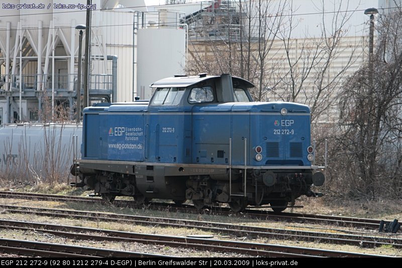 EGP 212 272-9 wartet in der Greifswalder Str. auf neue Leistungen (20.03.2009).