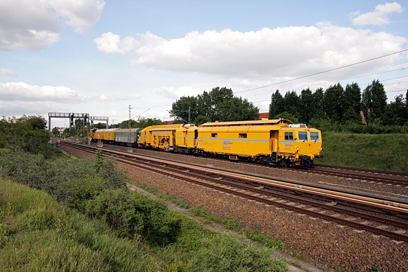 Ein Gru an den Tf vom DGT-Bauzug! (Berlin Bornholmer Str, 12.05.2009).