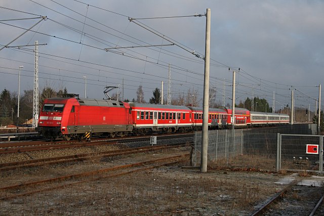 Ein unbekannter Pbz in der morgendlichen Sonne Richtung Berlin (Berlin Blankenburg, 23.01.2009).