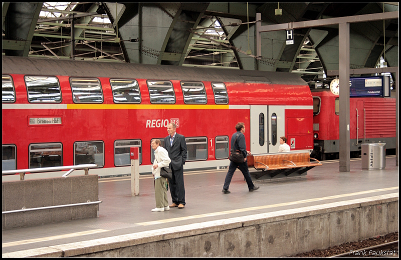 Eine Regionalbahn nach Bremen? Man knnte es meinen. Aber vom Berliner Ostbahnhof wre es doch ein ganzes Stck Fahrt mit dem Dosto des VBN. Hier handelt es sich um den Ergnzungsverkehr nach Potsdam (Berlin Ostbahnhof, 26.09.2009)