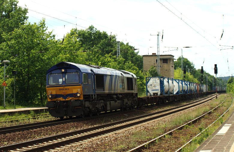 ERSR 6615 / 266 112-2 mit Containerzug (Saarmund, 01.06.2009).