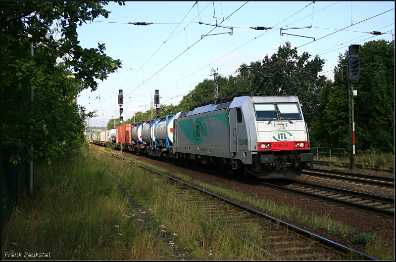 ITL-149 (E 186 149, 91 80 6186 149-1 D-ITL) mit Containerzug Richtung Genshagener Heide. Prompt schlug auch die beliebte Fotowolke zu (Saarmund, 05.08.2009)