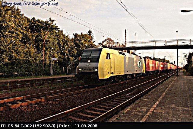 ITL ES 64 F-902 mit einem Containerzug im Abendlicht (LZB: 152 902-3, ex Siemens Dispolok, gesichtet Wustermark-Priort 11.09.2008).