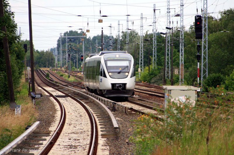 NEB VT 643.20 / 643 411-1 als NEB86171 fhrt gleich ein und hat Endstation. Der Triebwagen gehrt Angels Trains Europa (Berlin Karow, 15.06.2009).
<br><br>
Update: 06.01.2016 in Berlin Biesdorf ausgebrannt