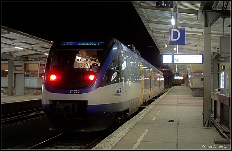 NEB VT 732 / 643 405 wird in Kürze die letzte Fahrt als NE27 Basdorf antreten (Nächtliches in Berlin Lichtenberg 07.10.2009)