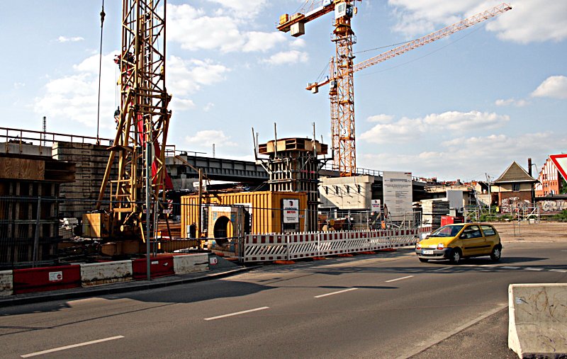 Noch sind nicht alle Sttzpfeiler gesetzt, es wird noch einiges passieren am Ostkreuz (Baustelle Berlin Ostkreuz, 10.05.2009).