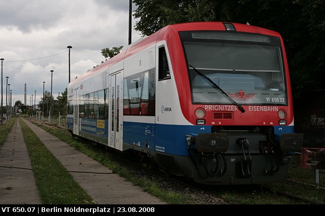 PEG VT 650.07 / 650 568 wartet auf den nchsten Einsatz (Berlin Nldnerplatz, 23.08.2008)
<br><br>
Update: Fahrzeug am 17.06.2009 total ausgebrannt und in Nassenheide zerlegt