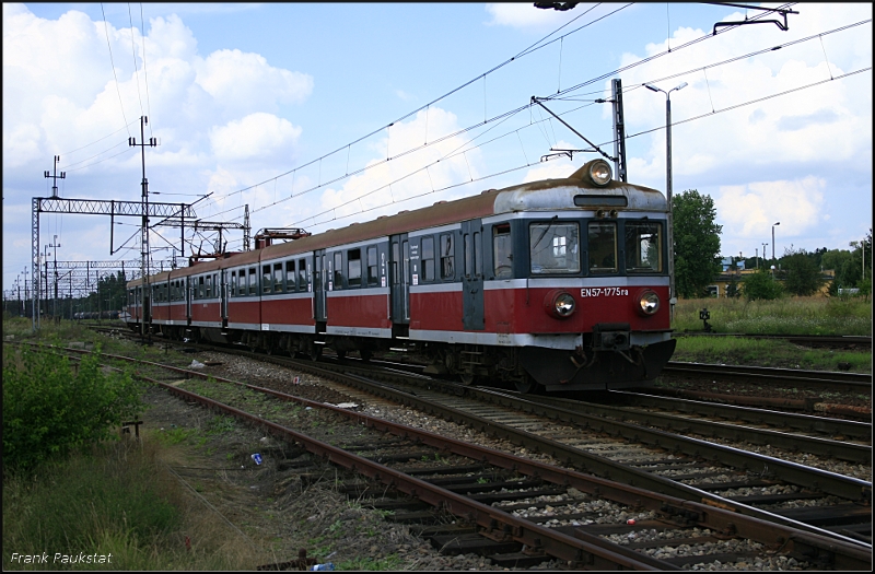 PKP EN57-1775ra mit unbekanntem Ziel, da die Anzeige gerade verschwand (Kostrzyn, 06.08.2009)