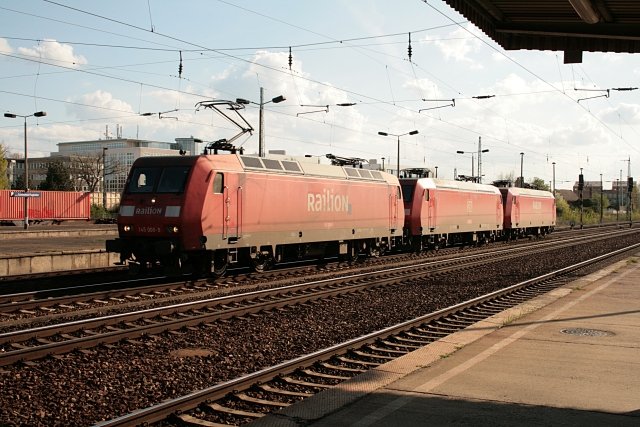 Railion 145 008-9 mit einem Lokzug (Railion Deutschland AG, gesichtet Berlin Schnefeld 26.04.2008).