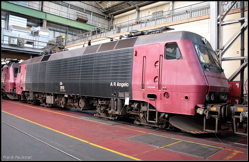 Railion EA 3012  A R Angelo  in der Werkhalle. Alle vier abgestellten Loks gehen nach Rumnien (135 Jahre Werk Cottbus, Cottbus 19.09.2009)