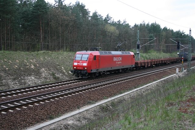 RAILION Logistics 151 151-8 mit unbekannter Schwesterlok (Grünheide Fangschleuse, 25.04.2008)