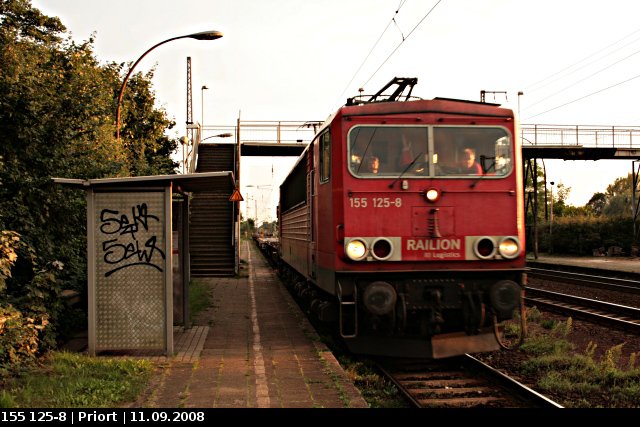 RAILION Logistics 155 125-8 mit einem gemischtem Güterzug in der abendlichen Sonne (Priort, 11.09.2008)
<br><br>
Update: 12/2014 in Rostock-Seehafen z; ++ 09.09.2015 in Opladen