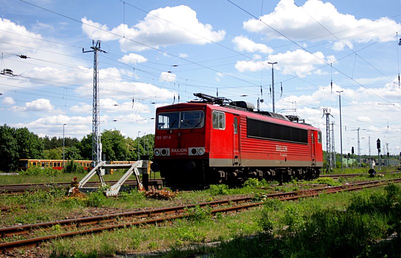 RAILION Logistics 155 187-8 abgestellt (Berlin Schöneweide, 14.05.2009 - Update: 26.03.2012 in Dessau Aw mit Rahmenschaden z; 05/2012 in Rostock-Seehafen; 10.05.2013 überstellt nach Opladen; 21.05.2013 ++)