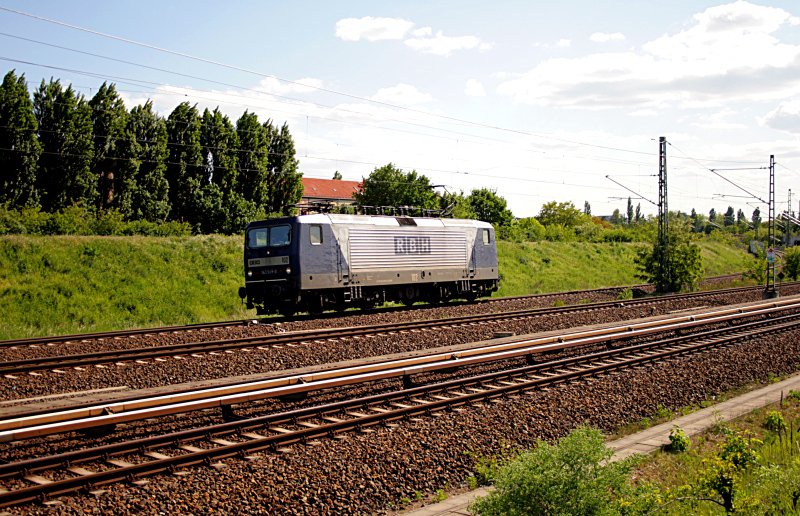 RBH 102 / 143 069-3 solo unterwegs (gesichtet Berlin Bornholmer Str, 13.05.2009)