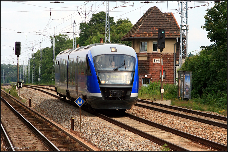 Siemens VT1.0/1.5  TRAINGUARD  ist ein ETCS-Mess- und Prsentationstriebwagen und basiert auf der Baureihe Desiro. Hier als DbZ 91813 Berkenbrck - Berlin Lichtenberg (Berlin Friedrichshagen, 01.07.2009)