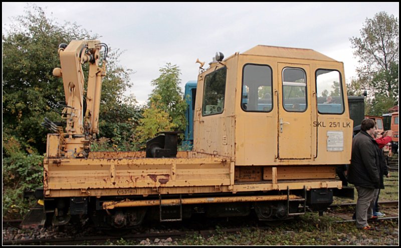 SKL 25/1 LK wurde bei VEB Gleisbaumechanik Brandenburg ca. 1982 gebaut und ist ein Rottenkraftwagen (Eisenbahnfest des TEV zum Weimarer Zwiebelmarkt, Weimar 10.10.2009)