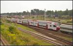 Am 10.08.2013 wird CFL 2301 von railadventure aus Wustermark-Elstal abgeholt. Die 3-teiligen KISS-Z�ge sollen auf der Strecke Luxemburg - Trier - Koblenz zum Einsatz kommen. Die Doppelstockz�ge bieten 284 Sitzpl�tze und Mehrzweckbereiche (NVR-Nummer 94 82 0023 011-8 L-CFL)