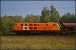 BBL 17 / 225 099-1 mit Schotter beladenen Sch�ttgutwagen am 16.09.2014 durch die Berliner Wuhlheide