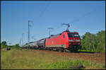 DB Cargo 152 045-1 fuhr mit einem Kesselwagenzug, der Dieselkraftstoff oder Gas�l oder leichtes Heiz�l geladen hatte, am 27.05.2017 durch die Berliner Wuhlheide