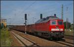 DB Schenker 232 524-9 mit Eas-Wagen am 23.07.2012 in Berlin Sch�nefeld Flughafen.