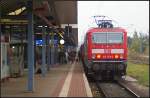 DB 143 153-5 kam mit der RB in den Endbahnhof (DB Regio AG Erfurt, gesehen Eisenach 14.10.2010)
<br><br>
Update: 11/2015 mit Fristablauf in Halle (Saale) abgestellt; ++ 02.06.2016