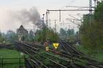 Erste Rauchzeichen deuten darauf hin das es bald losgehen knnte zur Dampflokparade (Wolsztyn, 03.05.2008).