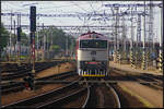 CD 754 061 in der roten Farbgebung setzt sich vor den R nach Trutnov, in dem dann der letzte Teil der Hinfahrt nach Jaroměř in Angriff genommen wurde.