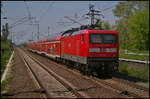 DB Regio 112 133-4 schob am 11.05.2017 den RE3 Stralsund durch den Bahnhof Berlin-Hohenschnhausen