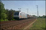 HSL Logistik 185 671-5 fuhr am 19.05.2017 mit einem bunten Kesselwagenzug durch die Berliner Wuhlheide.