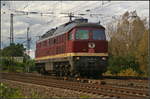 232 223-8 der DB Bahnbau Gruppe kam langsam und leise aus der Verbindungskurve von Magdeburg-Rothensee und fuhr am 09.09.2017 Richtung Elbbrücke.