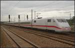 Aus Rummelsburg kommt DB Fernverkehr 401 087-2 und fährt zum Einsatzort (gesehen Berlin Schönefeld Flughafen 17.07.2011)