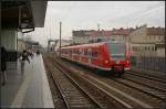 Richtung Hauptbahnhof geht die Streckenerkundungsfahrt mit 425 012-2 für den späteren IRE (gesehen Berlin-Wedding 20.11.2010)