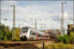 1442 168-9 der S-Bahn Mitteldeutschland war am 09.09.2017 als RE13 Magdeburg kurz hinter der Magdeburger Elbbrücke unterwegs