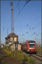 DB Regio 612 130 stand neben einem der vielen ehemaligen Stellwerken zur späteren Bereitstellung als RB nach Chemnitz im Bahnhof (gesehen Leipzig Hauptbahnhof 15.10.2011)