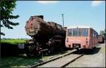 52 8137 ist schon stark in Mitleidenschaft gezogen, hier neben 971 025 (Dampflokfest im Traditionsbahnbetriebswerk Stafurt, gesehen Stafurt-Leopoldshall 05.06.2010)