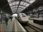 Steuerwagen voraus kam ICE597 nach Mnchen Hbf auf Gleis 11 in den Bahnhof gefahren und macht nun Kopf, Leipzig Hauptbahnhof, 20.03.2023 (93 80 0812 042-1 D-DB, DB Fernverkehr AG)  