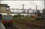 Stellwerk  Tf  am S-Bahnhof Bln.-Tempelhof mit der bekannten Signalbrücke (gesehen 10.09.2011 Berlin Tempelhof)